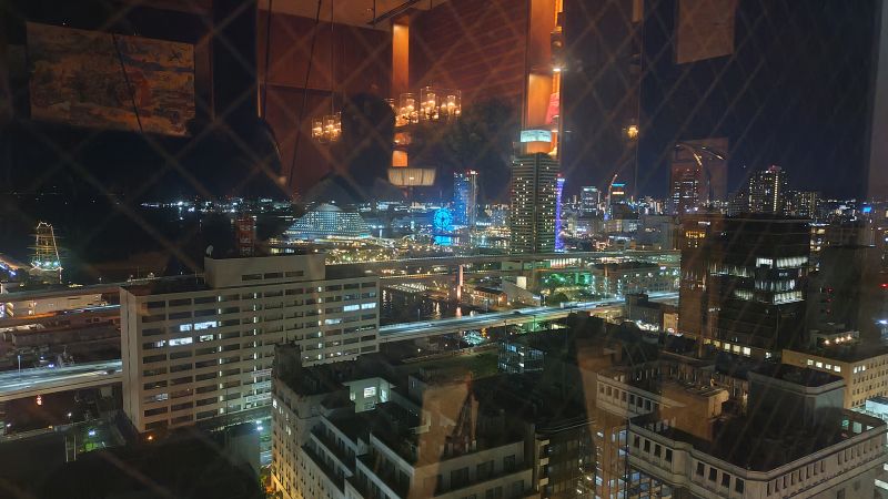 神戸オリエンタルホテル最上階レストランの夜景